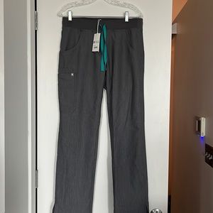 Figs Kade cargo scrub pant in graphite